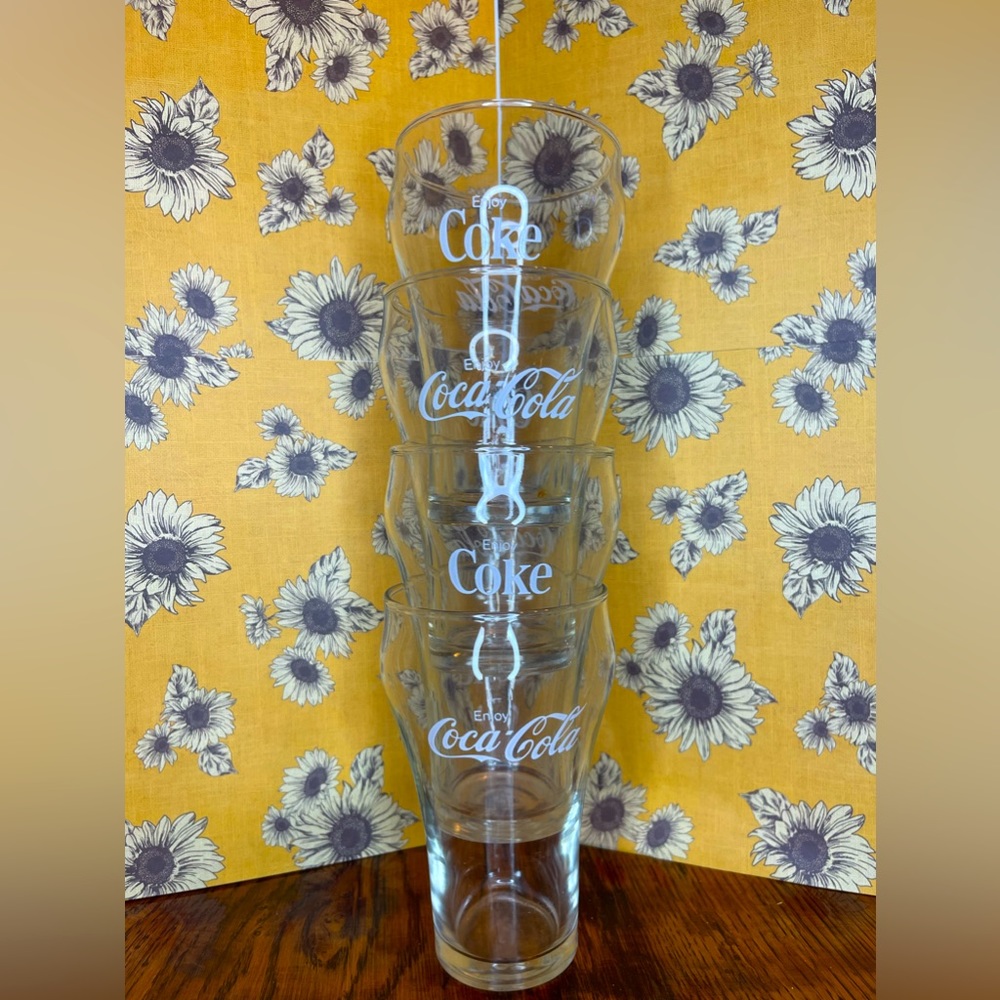 Set of 4 vintage Coca Cola pint glasses ❤️